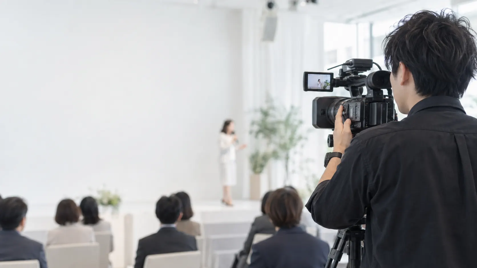 明るいイベント会場での撮影イメージ