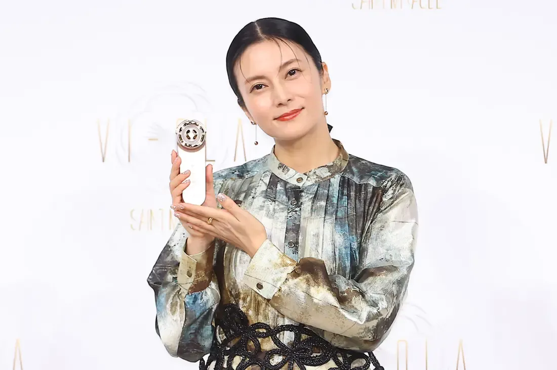 美顔器発表会で商品を紹介する柴咲コウさん