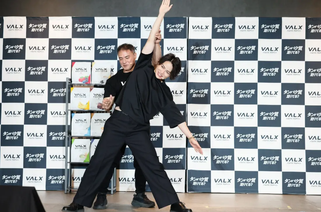 VALXアンバサダー就任発表会でトレーニングを実演する菊池風磨さん