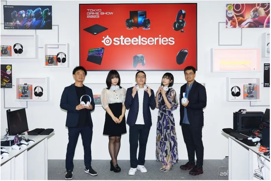 SteelSeriesのゲーミングデバイス展示会場と関係者